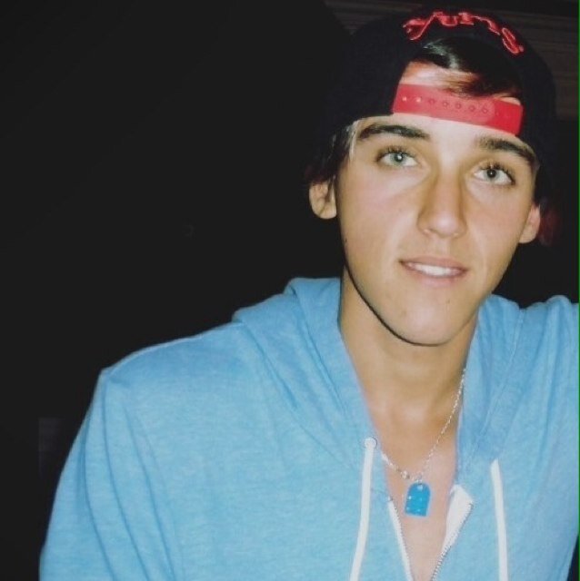 beauisnotfollo's profile picture. Free follow off @beauisnotonfire follow for a follow back