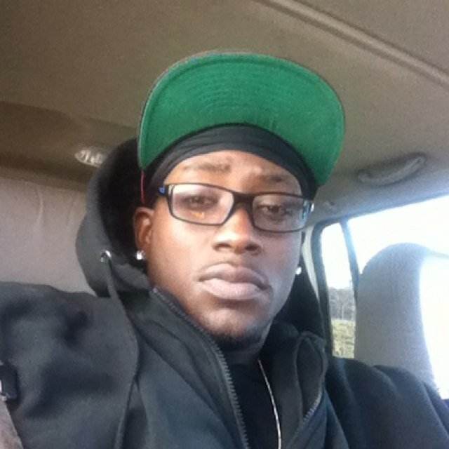 Young nigga tryna get rich Single asfIma young spitta I try to make errbodyN have a goodtime.I dont fuck w fake fucks so dont fuckn followHmu