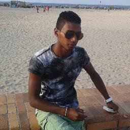 ازاى مخفش عليك وازاى اعيش غير بيك 
دة انا صعب تانى اعوضك وصعب تانى الاقيك




آڒٍآى مٍڿڣڜ عڵۑڪ ۅآڒٍآى آعۑڜ ۼۑر بۑڪ 
ډة آڹآ ڝعب ٺآڹى آعۅضڪ ۅڝعب ٺآڹى آڵ