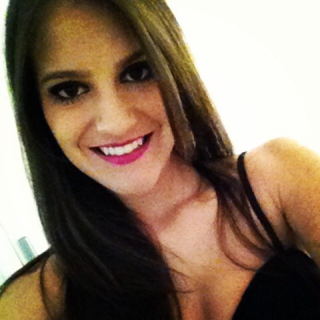 Felicidade não é sobre quem grita mais alto; é sobre quem sorri mais fundo.