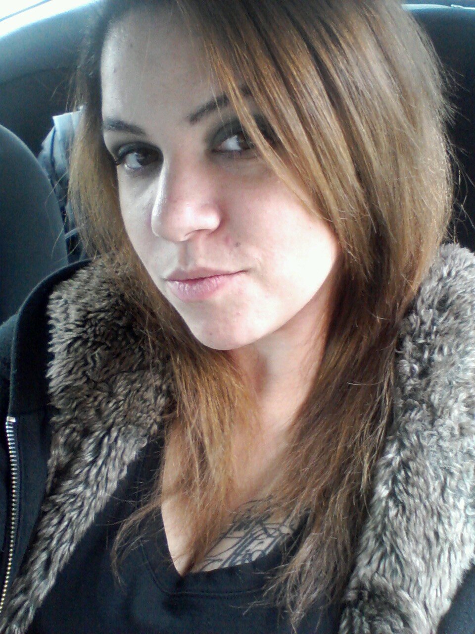 im jus a regular girl that loves makin new friends (: