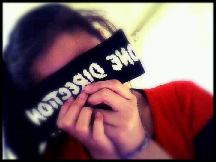 Hi,  soy Directioner. seguime y te sigo de paso te mando un saludo a mi Pandi cornio y a mi vecino de Narnia byte