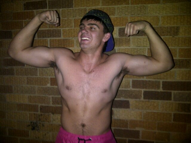 !!! Rugby Runs through My Veins!! Love My Friends!! Gym Freak!!! CraZy Ass!!!! Hubbly Addict....Unbreakable!!