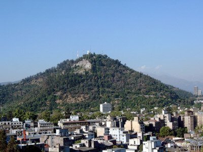 Da lo mismo que el Renca sea más alto que yo, soy lejos el cerro más popular de la ciudad. Algo así como el Central Park de Santiago, pero con mucho más onda.