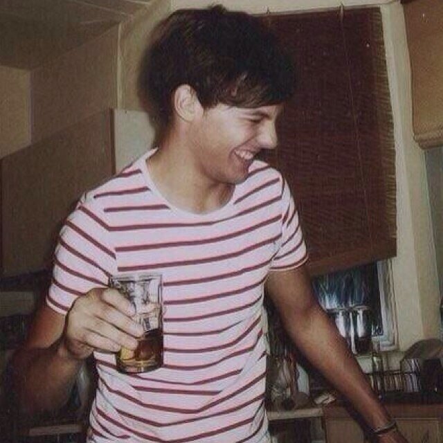 If this room was burning, I wouldn't even notice. 'Cause you've been taking up my mind, with your little white lies.