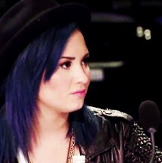 THIS IS A FREE FOLLOW... GO FOLLOW @idkdemi_s