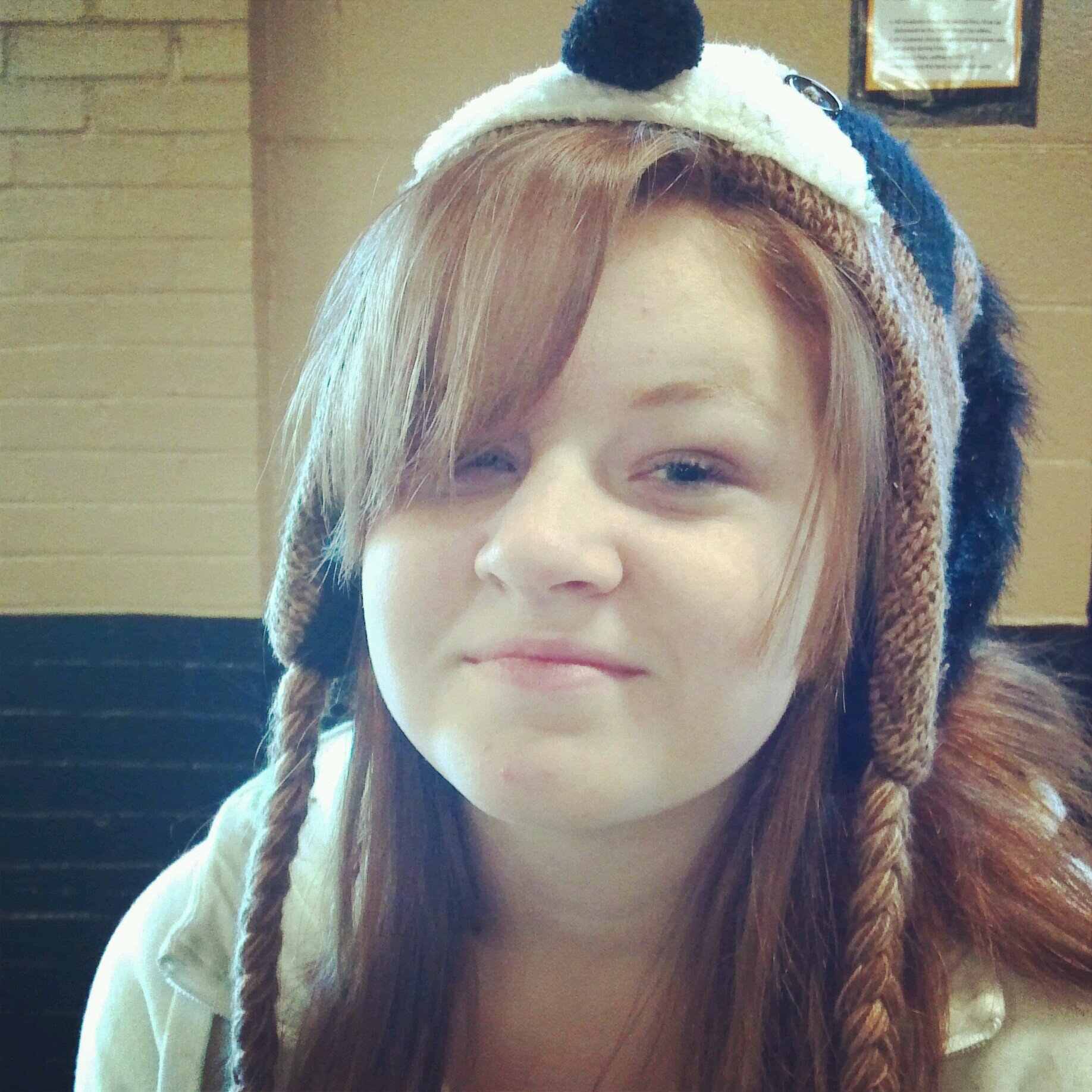 Hey! Follow me?  Like it or not Justin bieber is my idol!  Dont like it? Oh well! :)) Have a nice day. :P