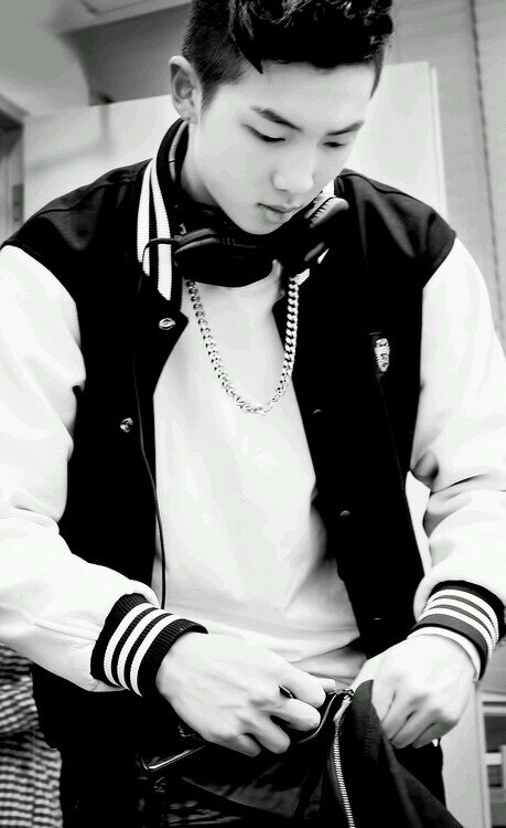 *I C U looking*@SparklingRP|| Rap monster BTS leader||GOD of destruction dressed all in black☆☆★★||12 SeP 94¤||