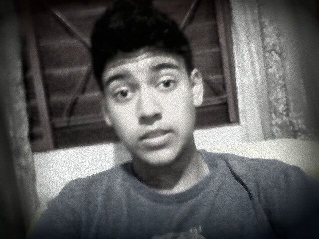 Amo futebol,Musica,Comida e Games.. e foda-se o resto '-'