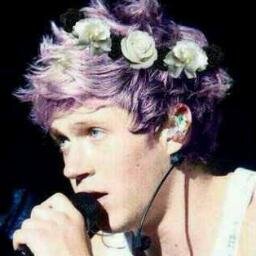 Hey! You just got a free follow3 Now, EVERYONE PLEASE FOLLOW @niallsguitarpik She's my most favorite account! You won't regret it!!