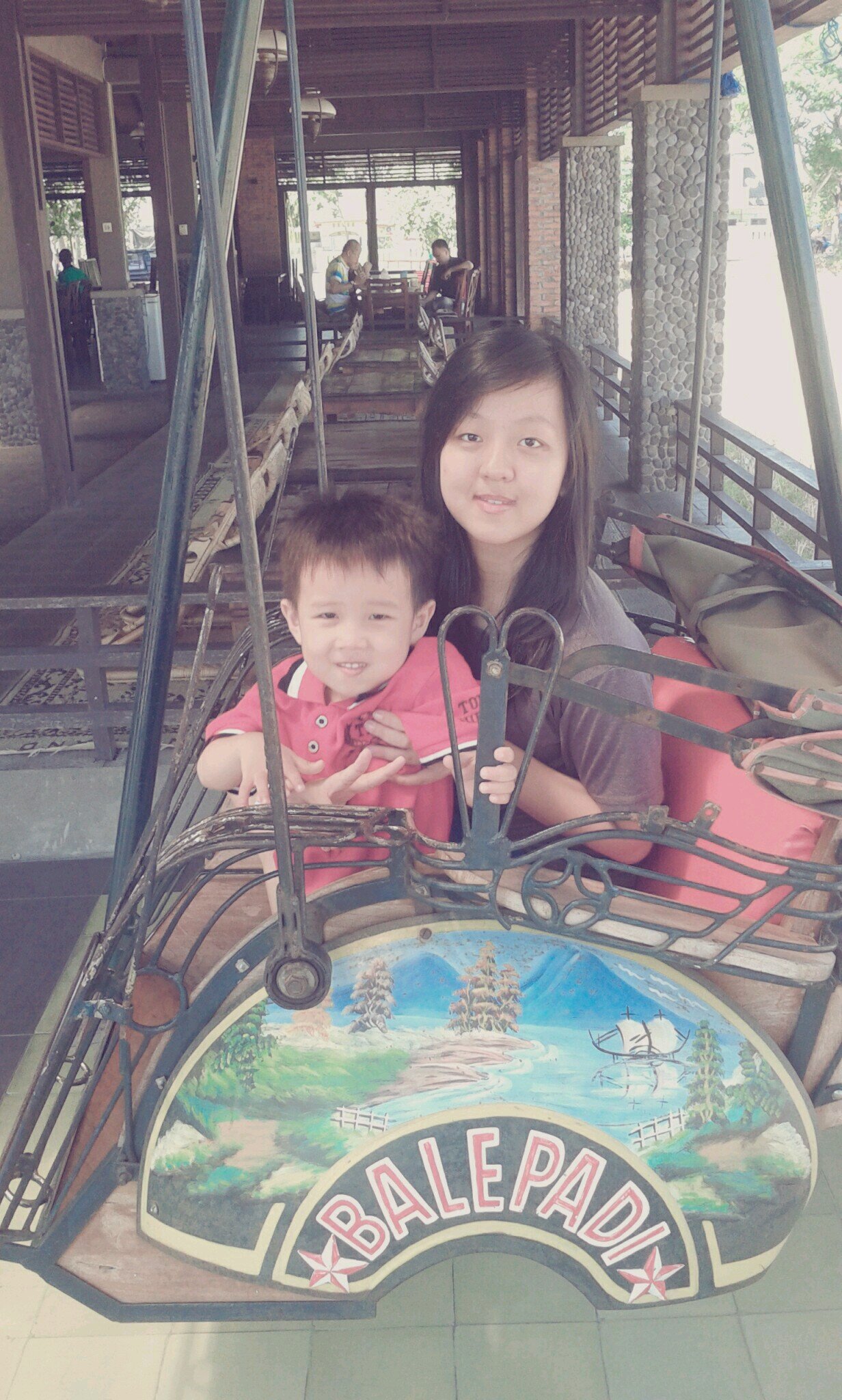 ♥fam, friend and school:-)