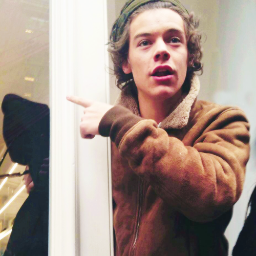 Hi you just got a free follow :) DONT follow this account ! follow @weyheyidk instead, i tweet on there :) thanks !