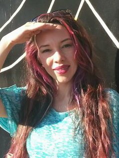 Beauty & Makeup Blogger who loves shoes, purses, jewelry, crafting, cooking & new friends!