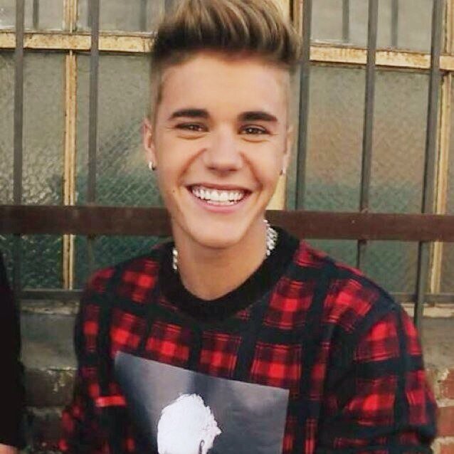 ♡I fell for kidrauhl not Justin Bieber♡ Justins the reason why im here,His the only person who can make me smile♡ Belieber 09