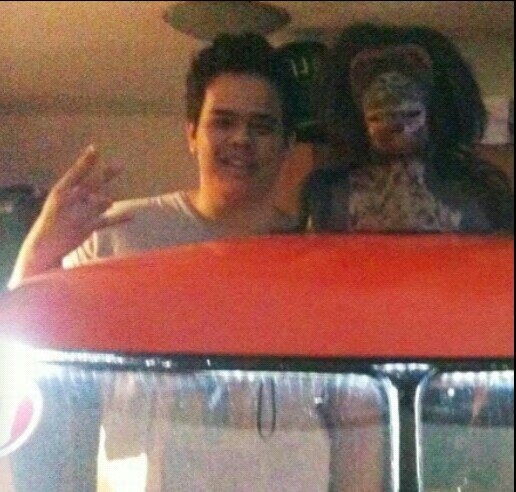 Louco é quem fica parado com a vida andando ! ;D