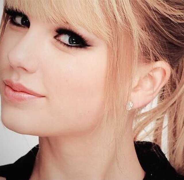 •TAYLOR SWIFT•