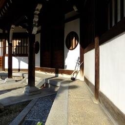 我住在日本大阪，学二胡。。。。
일본 오오사카,송악,얼후,합니다.한국의 민족 악기 가야금에도 흥미있습니다.