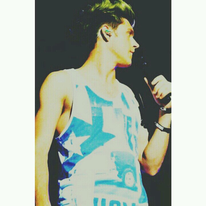 Sleep,Eat,Tweeting,and Love one direction!♡