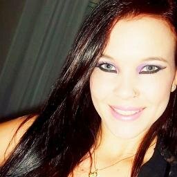 Ainda bem que sempre existe outro dia, outros sonhos, outros risos. e coisa do tipo. ;*