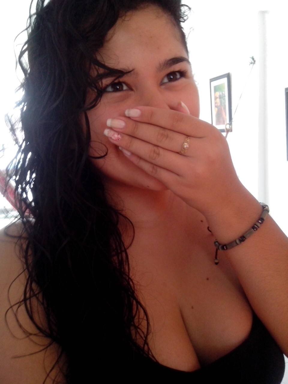 Facebook: K'mila Londoño *-* Instagram: KMI1113