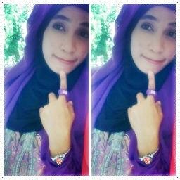 Wanita soleha tak pernah tergiur dgn gemerlapnya perhiasan dunia..
mengapa..??????
sebab, mereka sendiri adalh sebaik-baik perhiasan dunia itu.....
kata G