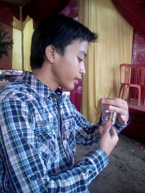 Cari kerja biar mamah papah bahagia :)