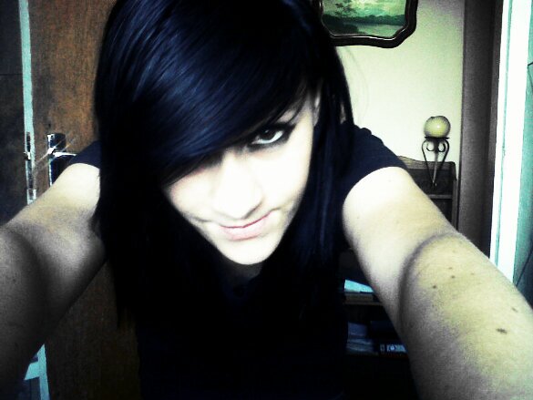 uhm I'm monica and I'm 17 years old brown eyes black hair blah blah blah.LoVe MuSiC.I'm very laZy.uhm oh yeah I love pandaZ and unicornS:|