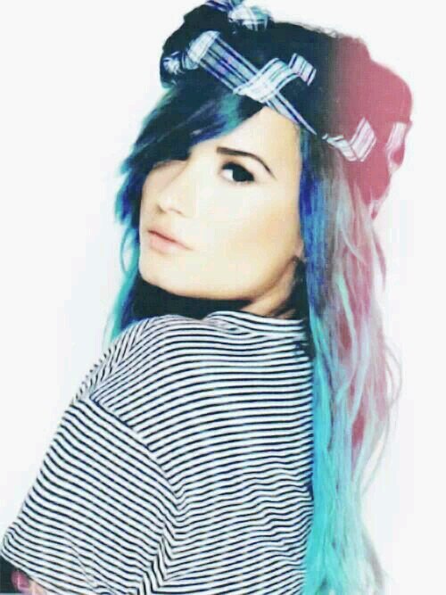 NÃO É ATOA QUE FÃ COMEÇA COM F DE ::::::::::::::::::::::::::::::::::::::::: FOCO , FORÇA , FÉ & FODA-SE OS HATERS !/ @ddlovato @justinbieber @onedirection ♥