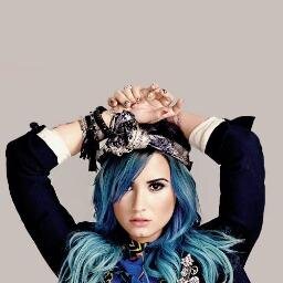 follow her and @Lovato_sweater & @Myzaynregui i'll follow you back love DDL.