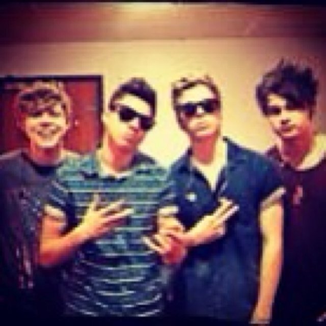 INSTAGRAM 5sause_2011 I LOVE 5sos #FOLLOW4FOLLOW Tumblr-calm2011