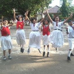 Good bye fredns sd,Good bye teacher sd,Good bye scholl..semoga kita bisa reyoni dan SMK mudahan kita 1 kls dan 1 sklh Amin ya rabbal alamin...08,08,2014