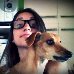Recolhi os cacos e joguei pra trás. Que cortem os pés de quem tentar me seguir, que cortem meus pés se eu tentar voltar...