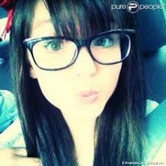 56_larissa's profile picture. Lutar pelo amor é bom, mas alcançá-lo sem luta é melhor. !!