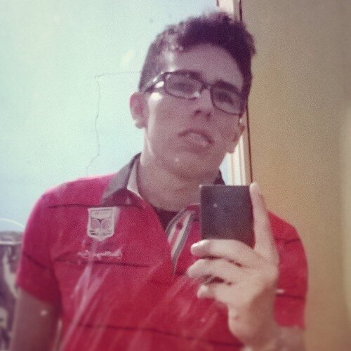 Sou um cara normal baixista do Ministério de Musica Alpha trabalho na advocacia e consultoria jurídica Dr Sebastião Figueiredo da Silva.