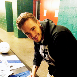 you just got a free follow so go follow @iamnialls_girl and @anja_draganic thanks...ily
