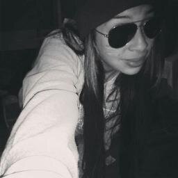 Hola,hola, mi nombre es Lisbeth y soy de Chile SHO AMO A MATT, SELENA Y CHER ahh si son tan perfectos esos tres washos:')