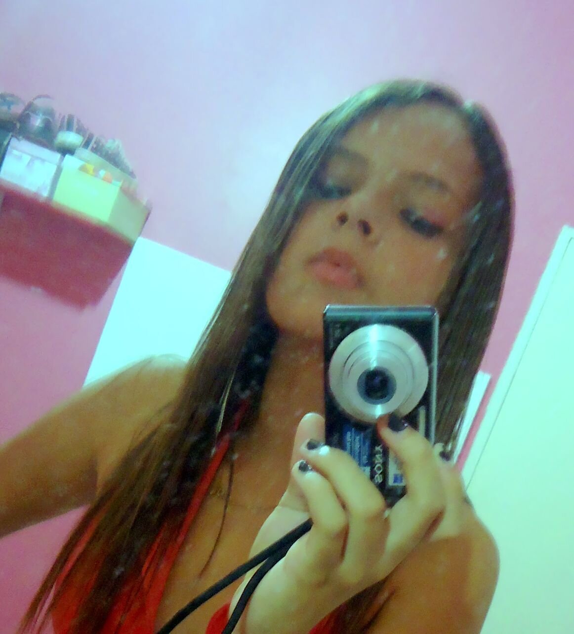 Sou apenas uma menina que na verdade não sabia muita coisa depois que conheci a pessoa que amo mudei minha vida e hoje tuo mudu na minha vida (pra melhor  rsrs)