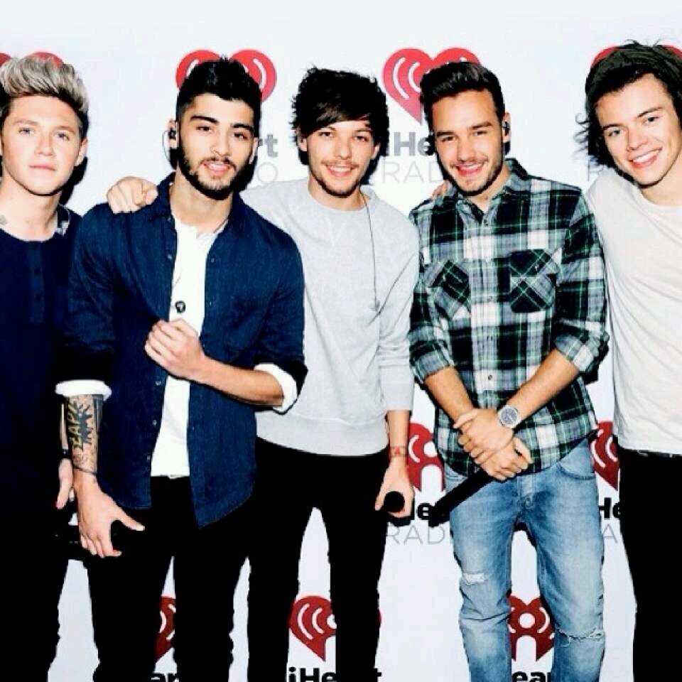 I am alone Vans Wen Direction and loved them so much ♥واتمنى توصلوني K.اوm