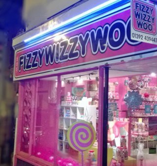 Retro sweets, Stateside treats, balloons, fizzy goodness, candy trees & party bags. Wrapped up with a big dollop of fizzy love! Spread the fizzy word...