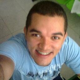 A amizade não se compra, se encontra, a felicidade não se encontra, se sente, o amor não se sente, se vive...