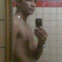 -- Moreno, 15 anos, #BoleiroResenha, -Servindo ao Senhor Jesus- Namorando com @ThayseS_ e muito feliz =) --