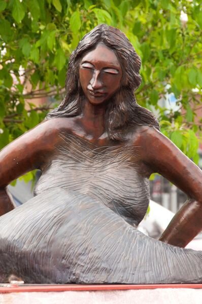 Sculptor, Realtor,Mother of 2, Indian in America