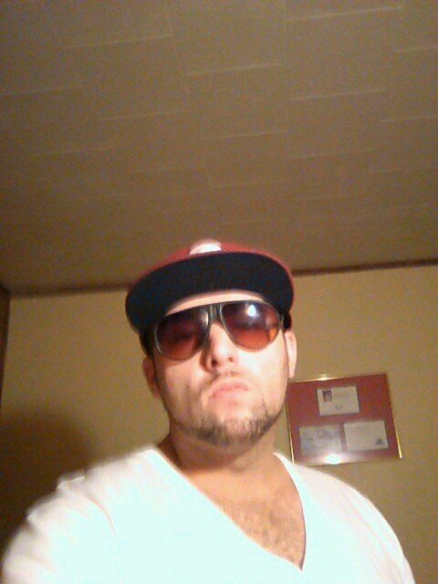 Hip Hop Head/entrepreneur/song writer/father/chickenchaser/philly2ny n back upstate/network for promos 315 stand up Ut da U