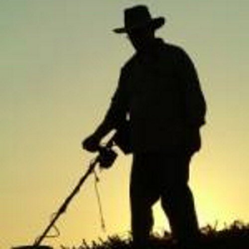 Metal detectorist in and around Nottinghamshire. Mainly Newark on Trent the epicenter of 3 civil war siege's upon the town.
