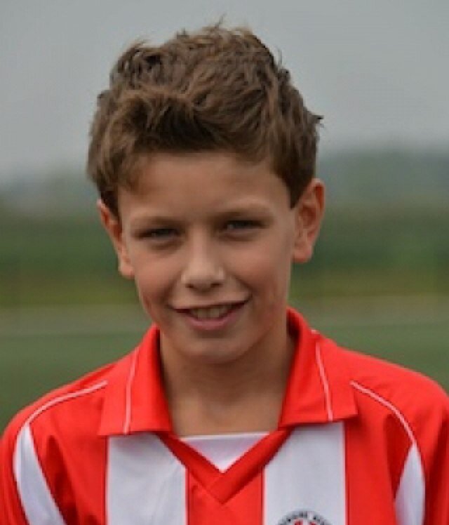 Single-Beuningseboys C1-13 jaar-2 broers-2 ouders-2TH1 Mondial Lindenholt