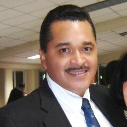 Profesionista libre pensador enamorado de la profundidad del ser humano en su cotidianidad, absolutamente fascinado por los gestos y cosas simples de la vida.