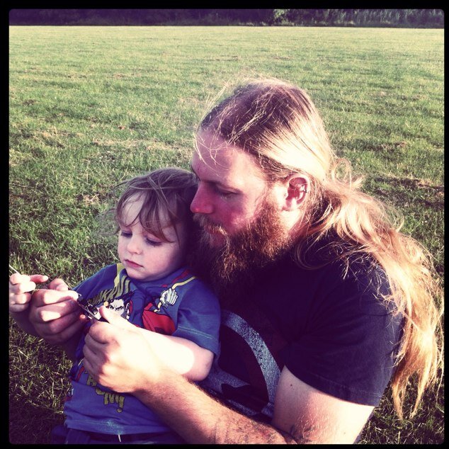 Footballer/Guitarist plus an avid gamer....GT-Vermilionvortex add me up....Rock on bitches!