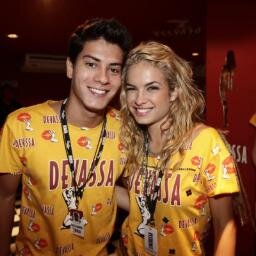 Porq Com Vs tudo muda e Eu não sou capaz ... @Lua_Blanco e @Aguiarthur Amo Vocês Seus Divos !