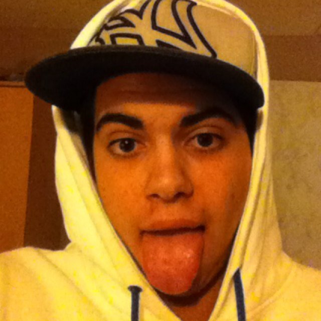 I'm Daniel 16 years old follow me ill follow back :)
Kik :DanielboyJWZ.