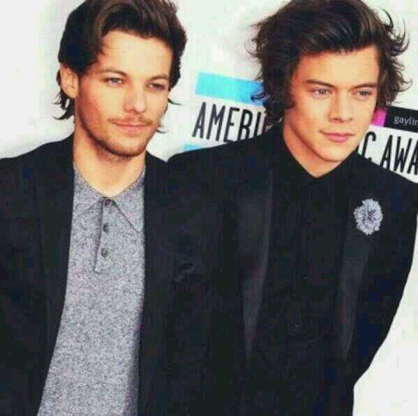 hi my name is Tanayia Hayes i am insanely in love with 5 idiots that dont even know i exsist ♥ 2/5
